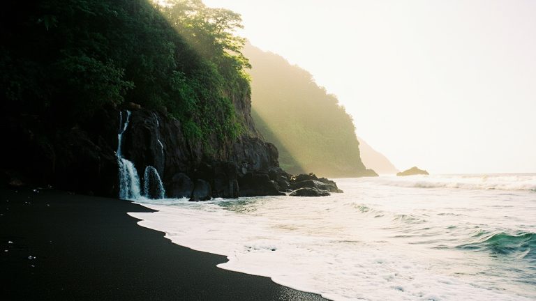gretek au nord de bali: plage noire, cascade et calme absolu