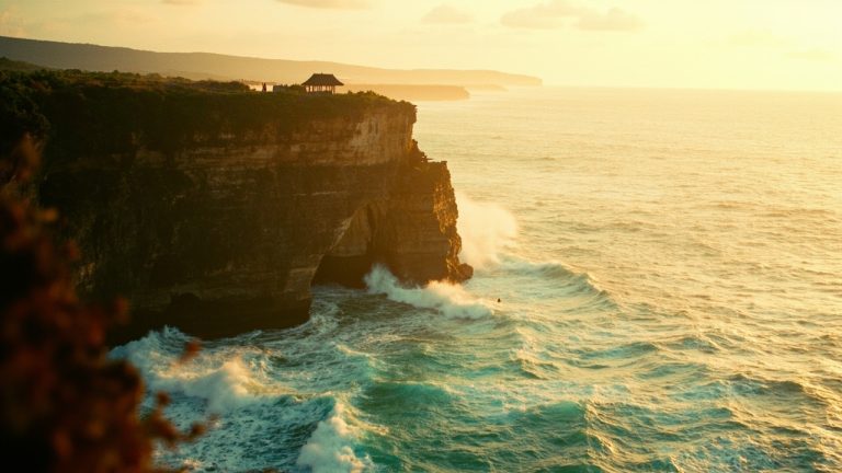 uluwatu bali: guide indispensable pour falaises et surf