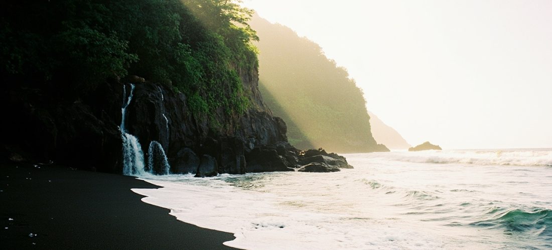 gretek au nord de bali: plage noire, cascade et calme absolu